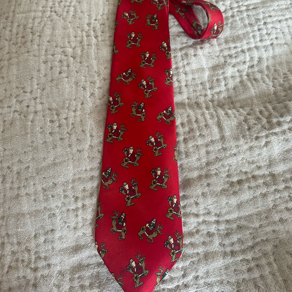 Santa tie- Christmas spirit!